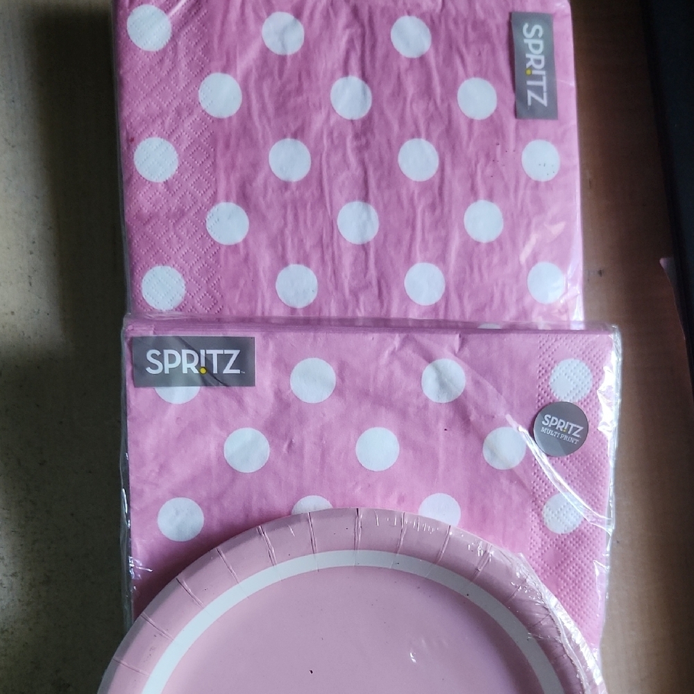 Spritz Pink Disposable Tableware Set